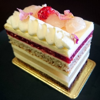 Lychee Raspberry Gateau