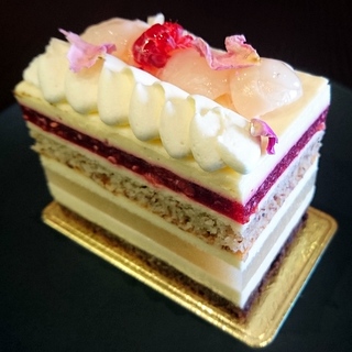 Lychee Raspberry Gateau